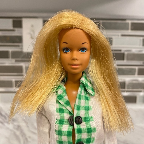 Vintage 1971 Malibu Barbie with outfit made in Japan - Picture 2 of 14